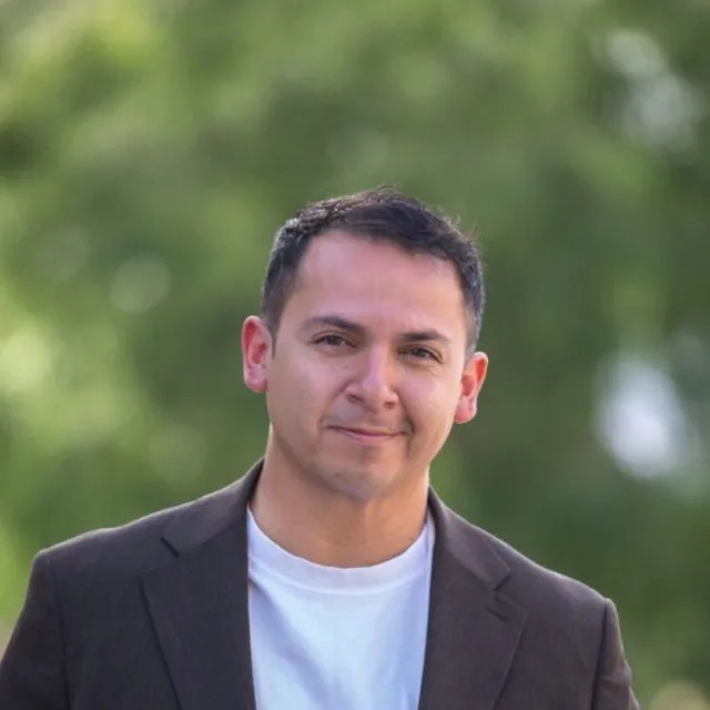 Headshot of Johnny Vargas