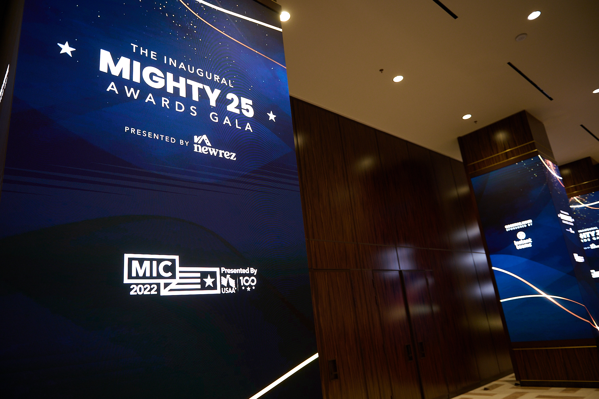 MIC-MIGHTY 25 Gala-001-Awa-DigitalSigns