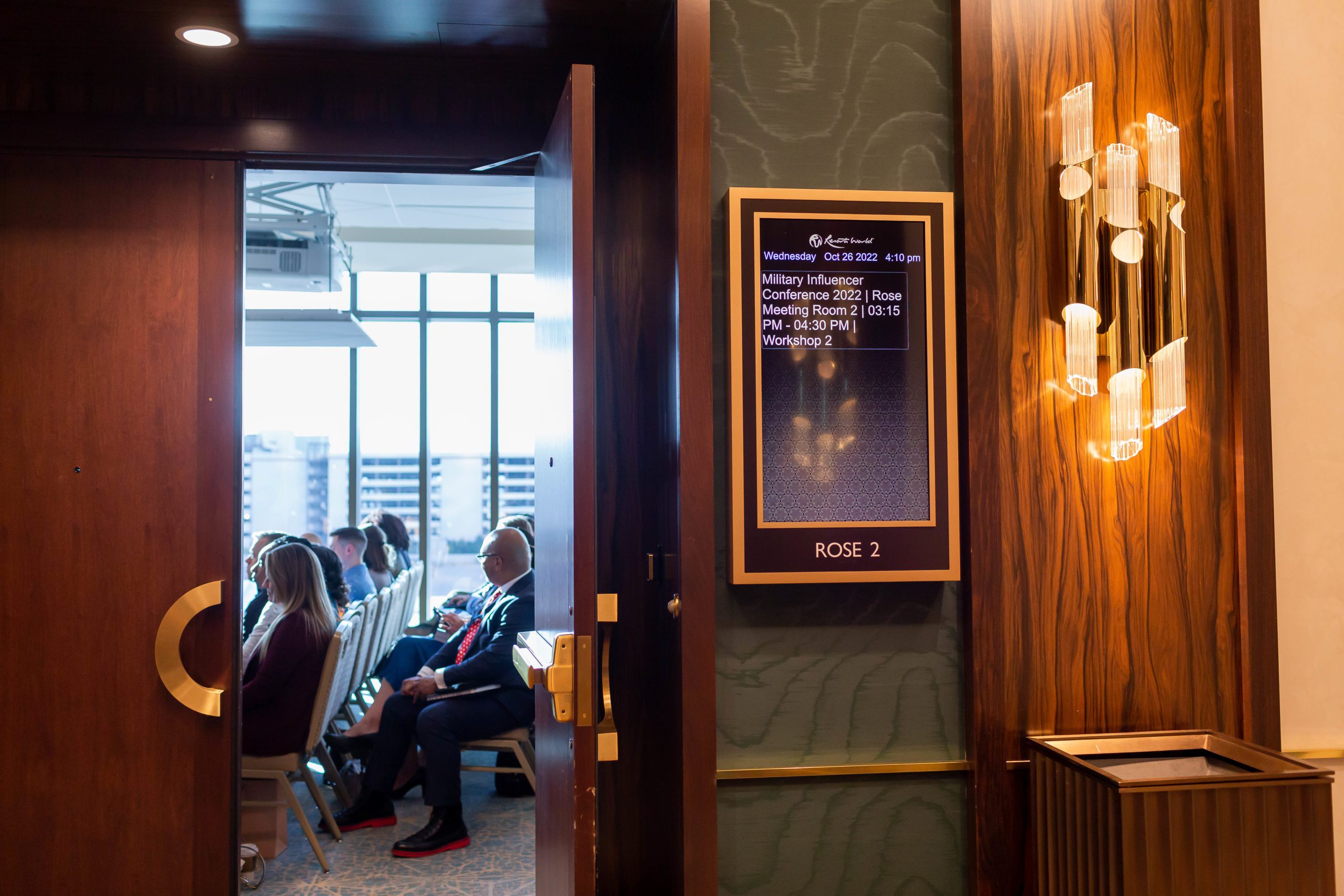 MIC22DAY1-099-Breakout