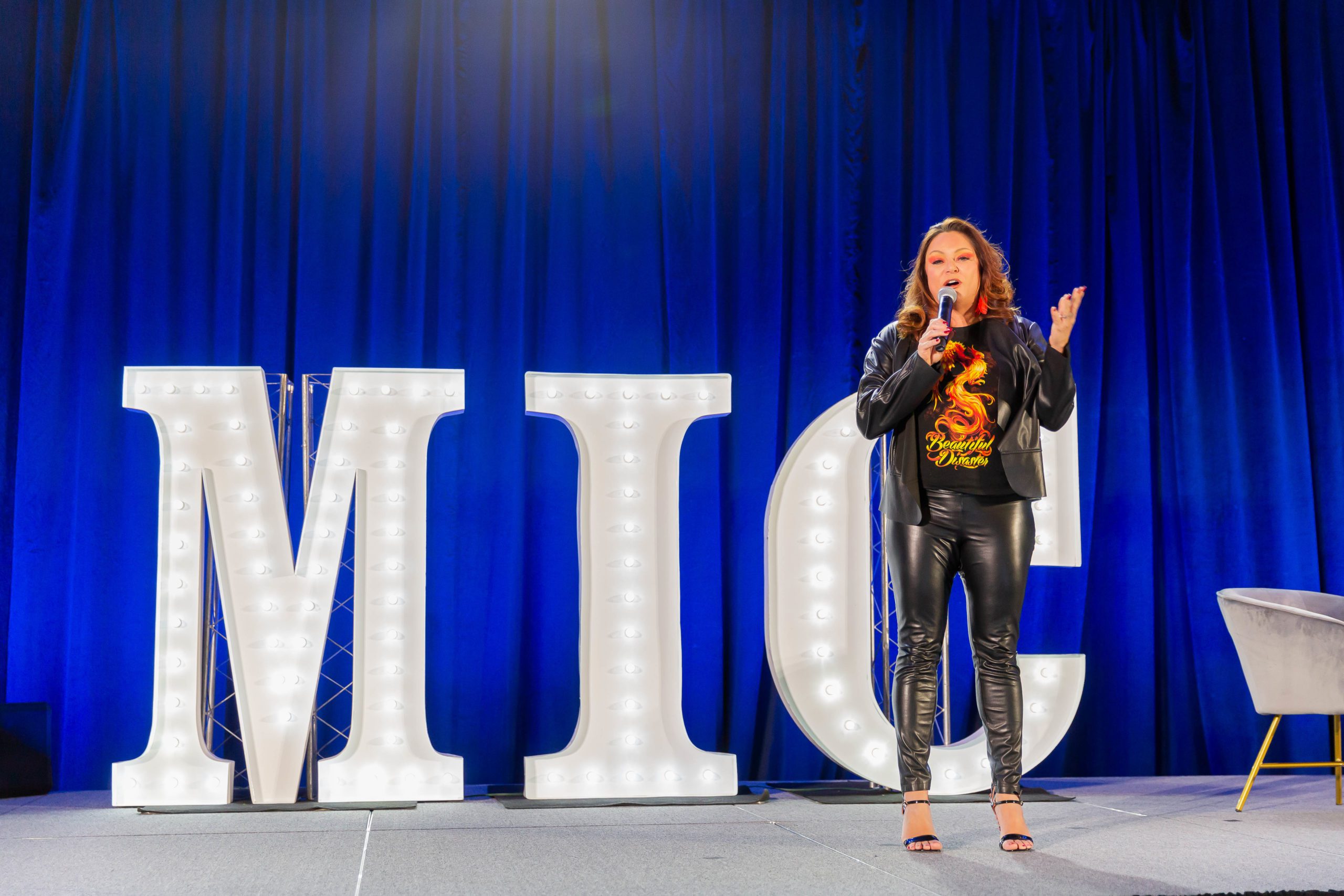 MIC22DAY3-021-BethPhoenix