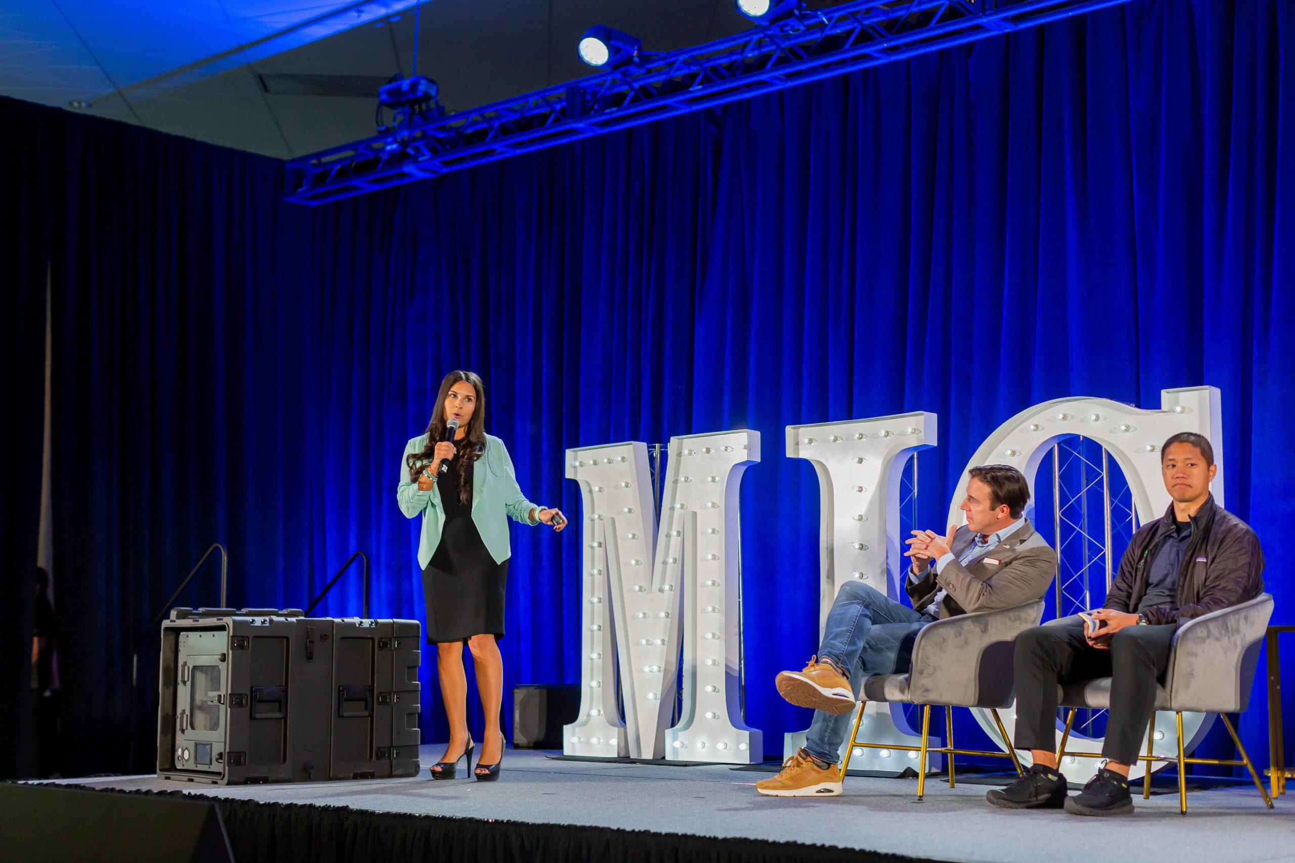 MIC22DAY3-105-Monica