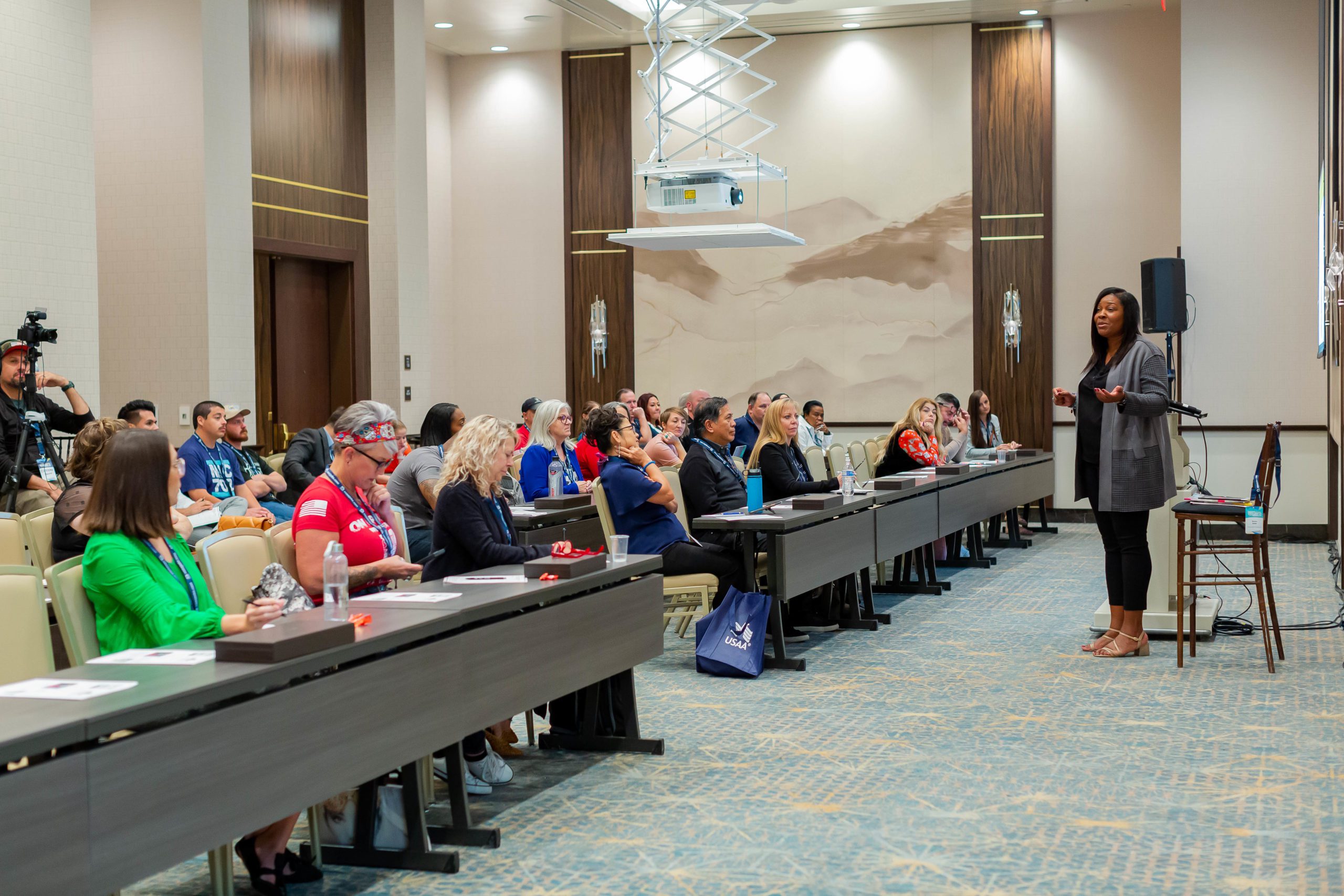 MIC22DAY3-159-breakoutUp